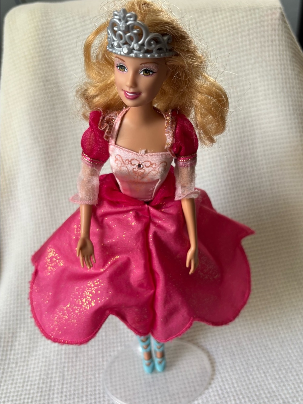 Barbie 12 Dancing Princesses Genevieve doll Her skirt spins & light